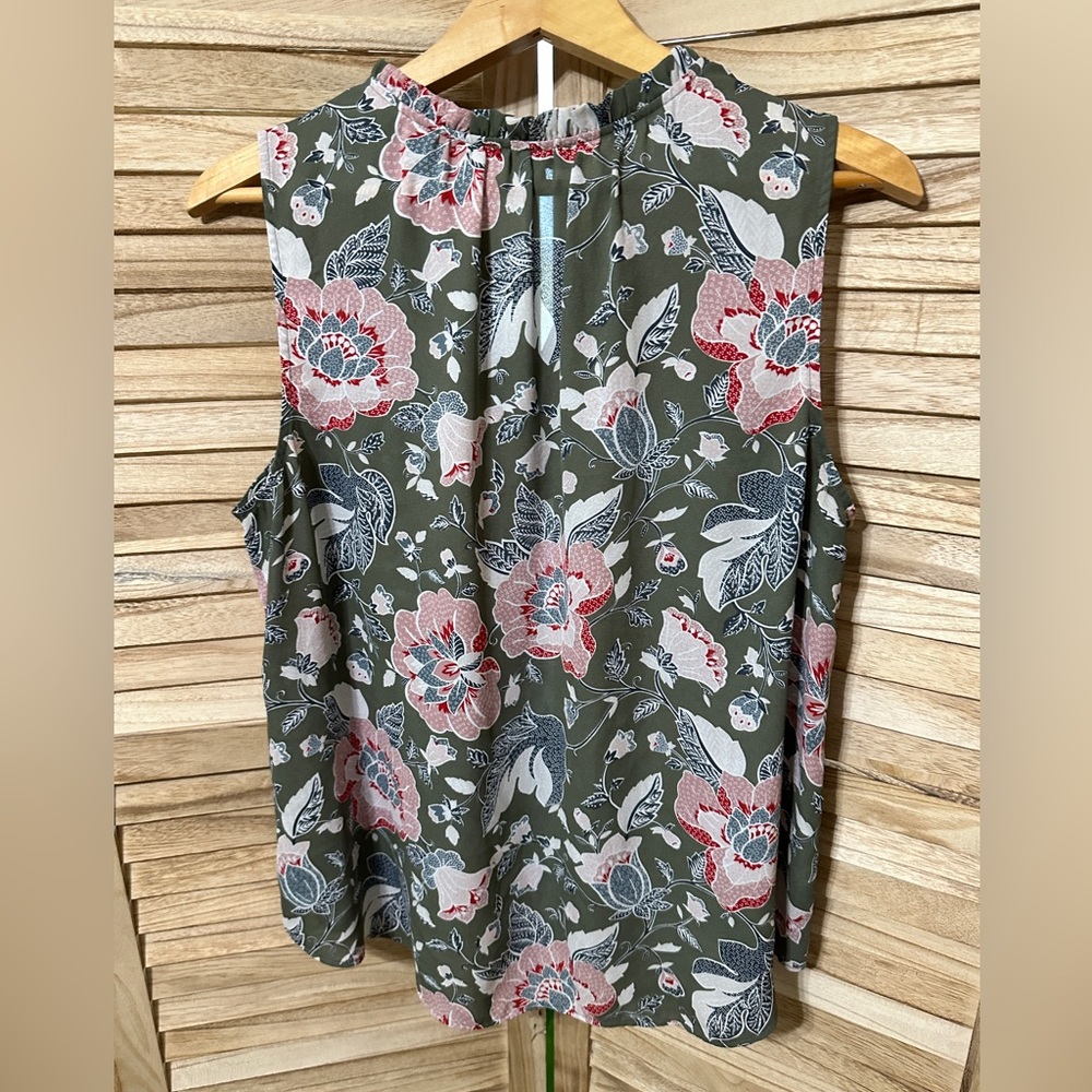 Loft Outlet Sleeveless Shell green with pink floral design